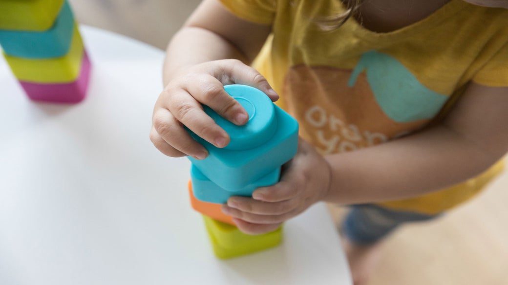 Cómo limpiar y desinfectar juguetes de bebé usando blanqueador