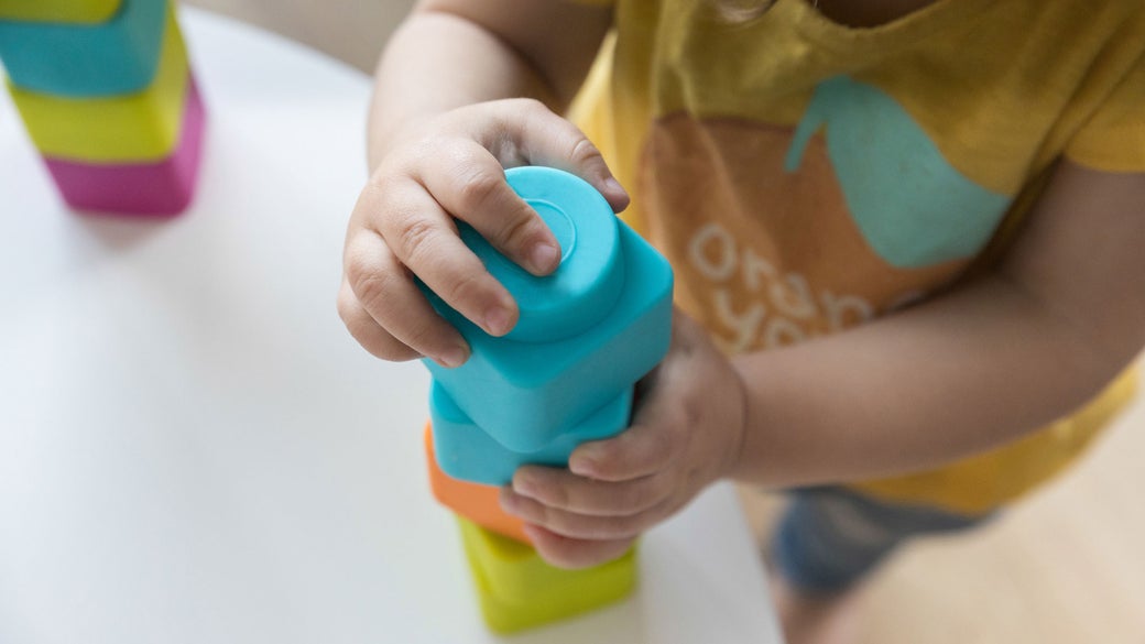 Cómo limpiar y desinfectar juguetes de bebé usando blanqueador