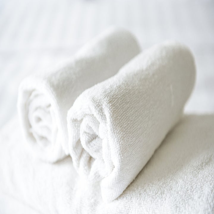 https://www.clorox.com/wp-content/uploads/2021/10/can-you-bleach-white-cotton-towels-do-not-bleach.jpg?width=720&height=720&fit=crop