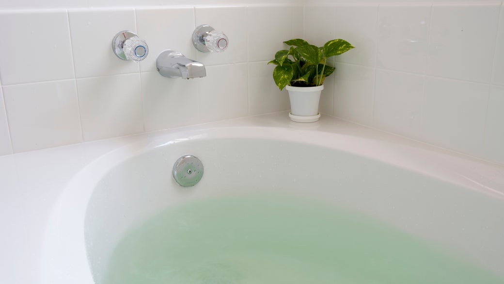 Can You Put Bleach In Your Bath Water, How To Use Bleach Clean Bathtub