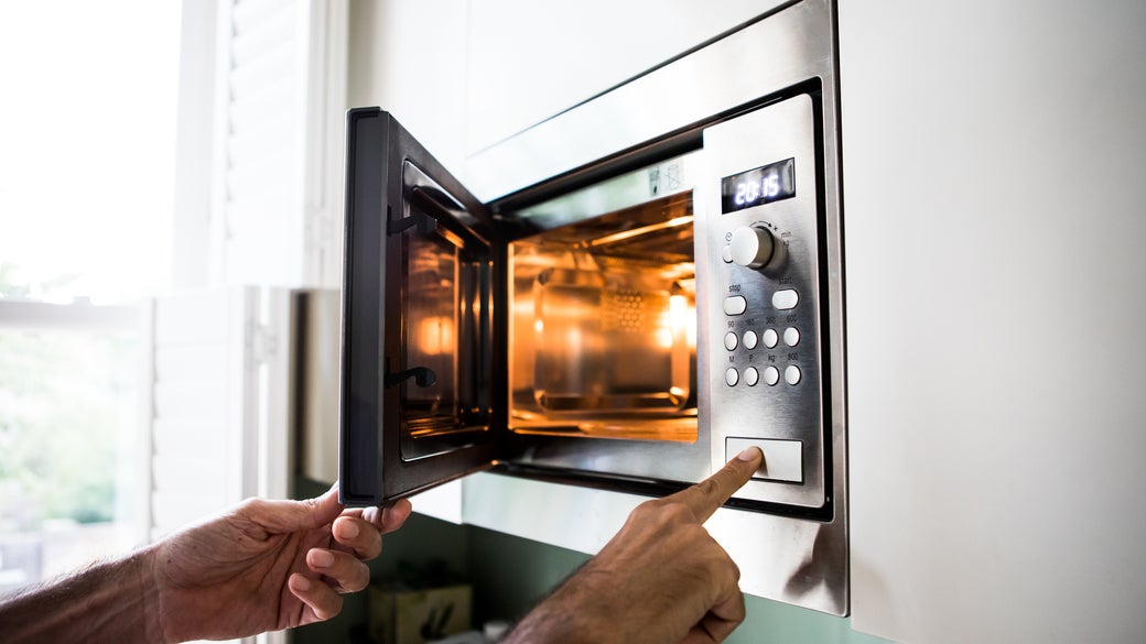 Cómo limpiar el microondas y los aparatos de la cocina