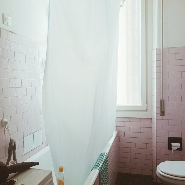 How To Clean Shower Curtains And Liners, Can You Put A Clear Shower Curtain In The Washer