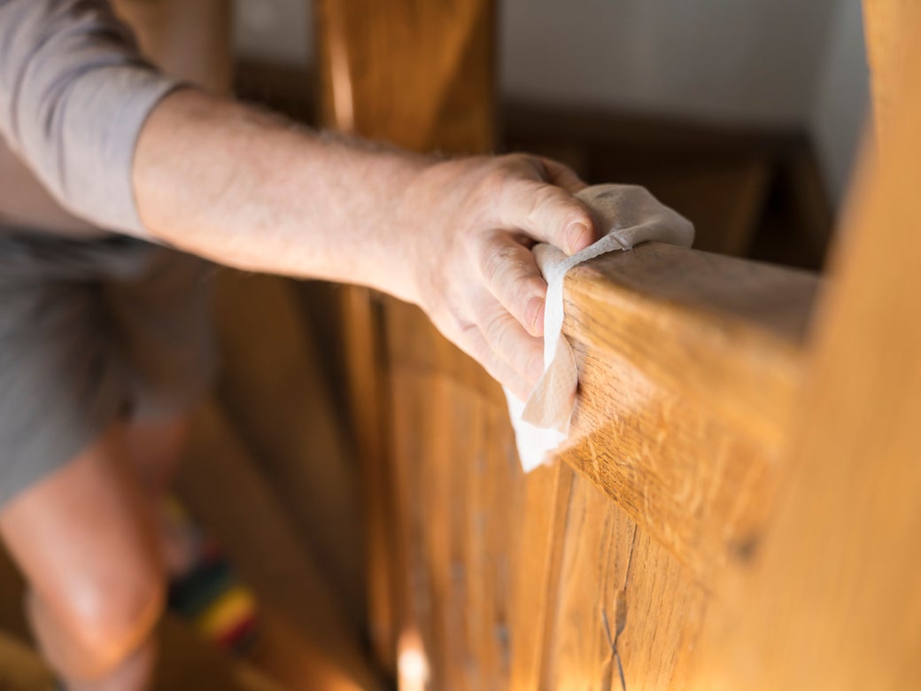 Limpieza, tratamiento y cuidado de superficies y mobiliario de madera -  - Suministros de Limpieza y Desinfección
