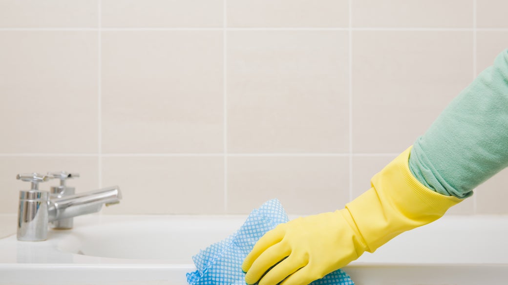 Clean A Bathtub Or Shower With Bleach, How To Clean Mold Stains Off Bathtub