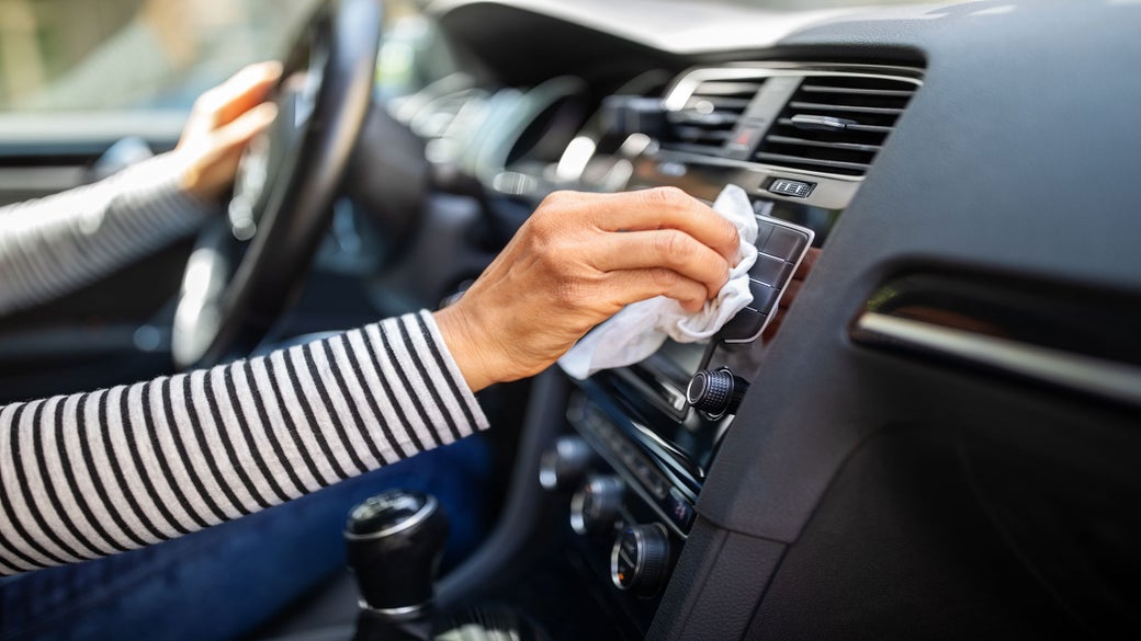 Consejos para limpiar el interior del auto y prevenir contagios